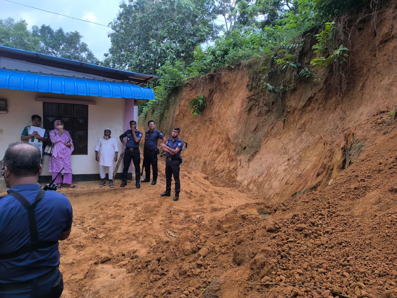 খাগড়াছড়িতে টিলা কেটে মাটি উত্তোলন: ভ্রাম্যমাণ আদালতের অভিযানে ৫০ হাজার টাকা জরিমানা