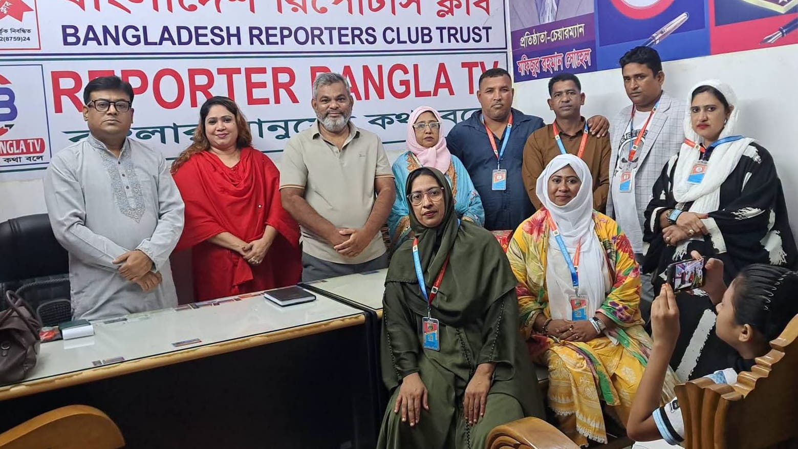 মুন্সিগঞ্জে মানবাধিকার ফাউন্ডেশনের মীরকাদিম পৌর কমিটির সদস্যদের পরিচয়পত্র বিতরণ