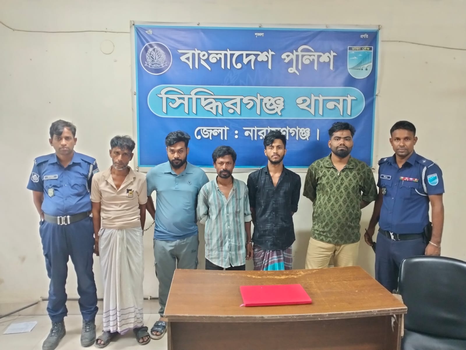 সিদ্ধিরগঞ্জে পুলিশের পৃথক অভিযানে মাদকসহ গ্রেপ্তার-৯