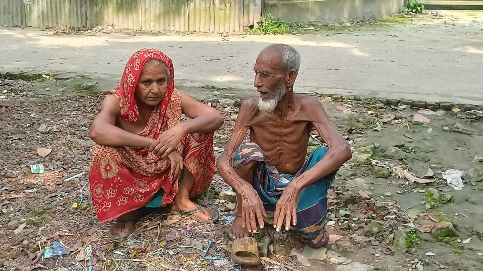 বকশীগঞ্জে চরম মানবেতর জীবনযাপন করছেন বৃদ্ধ দম্পতি