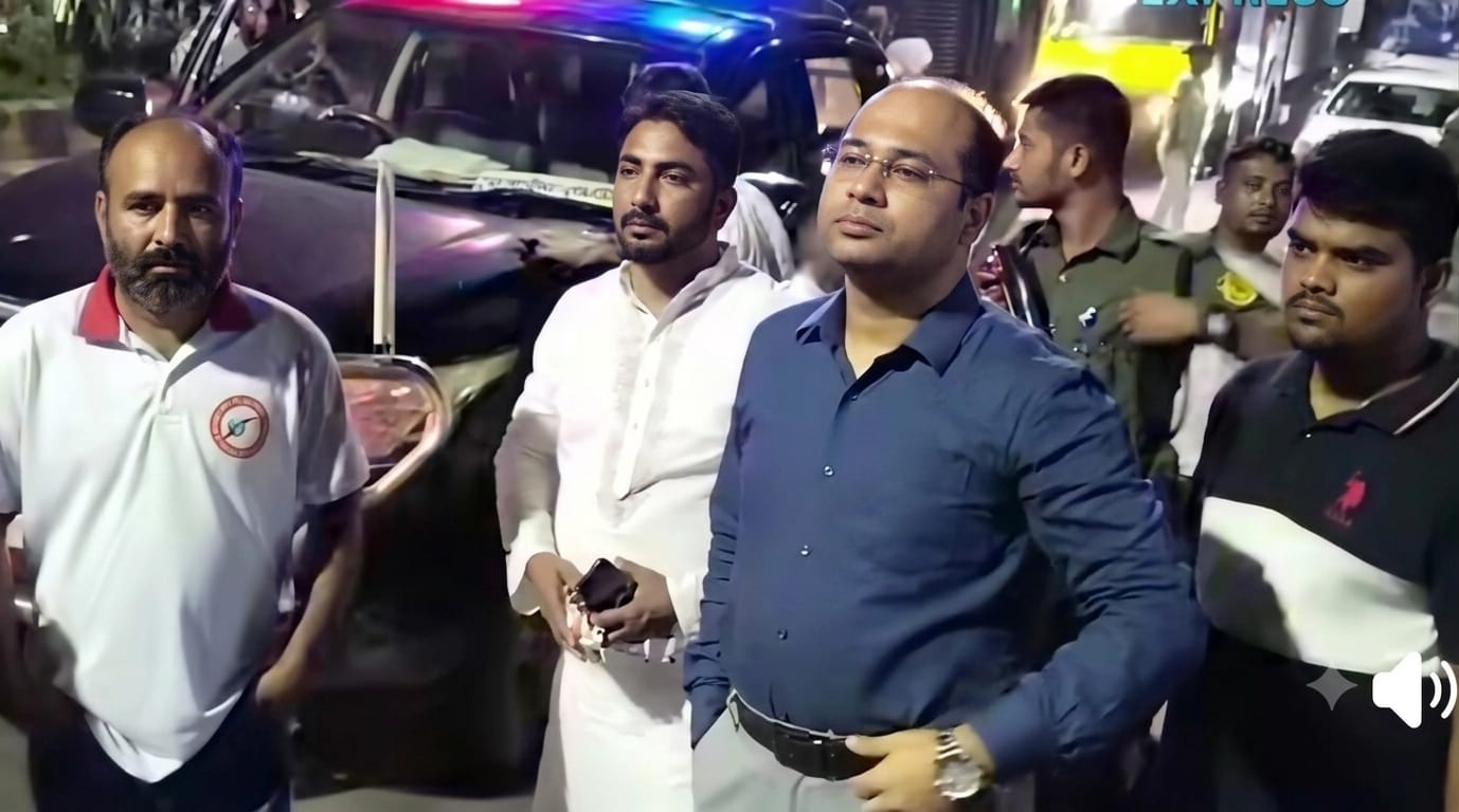 ফুটওভার ব্রিজের দাবিতে ঢাকা-নারায়ণগঞ্জ লিংক রোড ২ ঘণ্টা অবরোধ,ইউএনওর আশ্বাসে প্রত্যাহার
