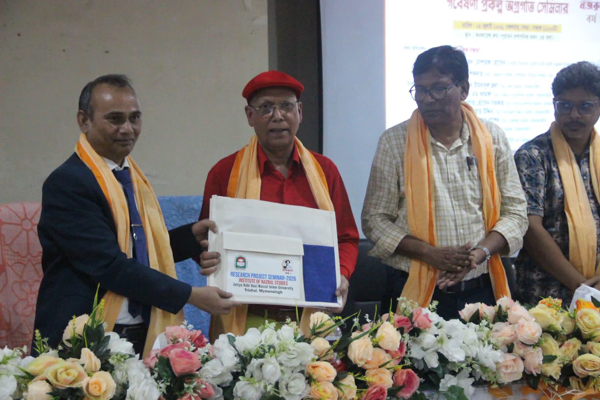নজরুল বিশ্ববিদ্যালয়ে একক বক্তৃতা ও গবেষণা সেমিনারে নজরুলচর্চা সম্প্রসারণের আহ্বান নজরুলবর্ষ উদযাপনে