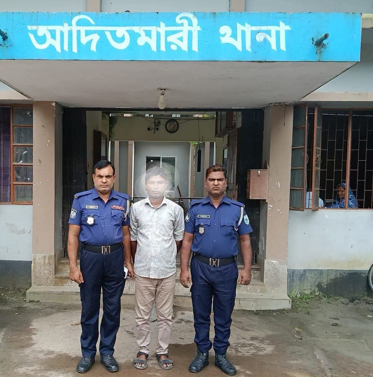 অনলাইন জুয়ার অপরাধে যুবক গ্রেফতার