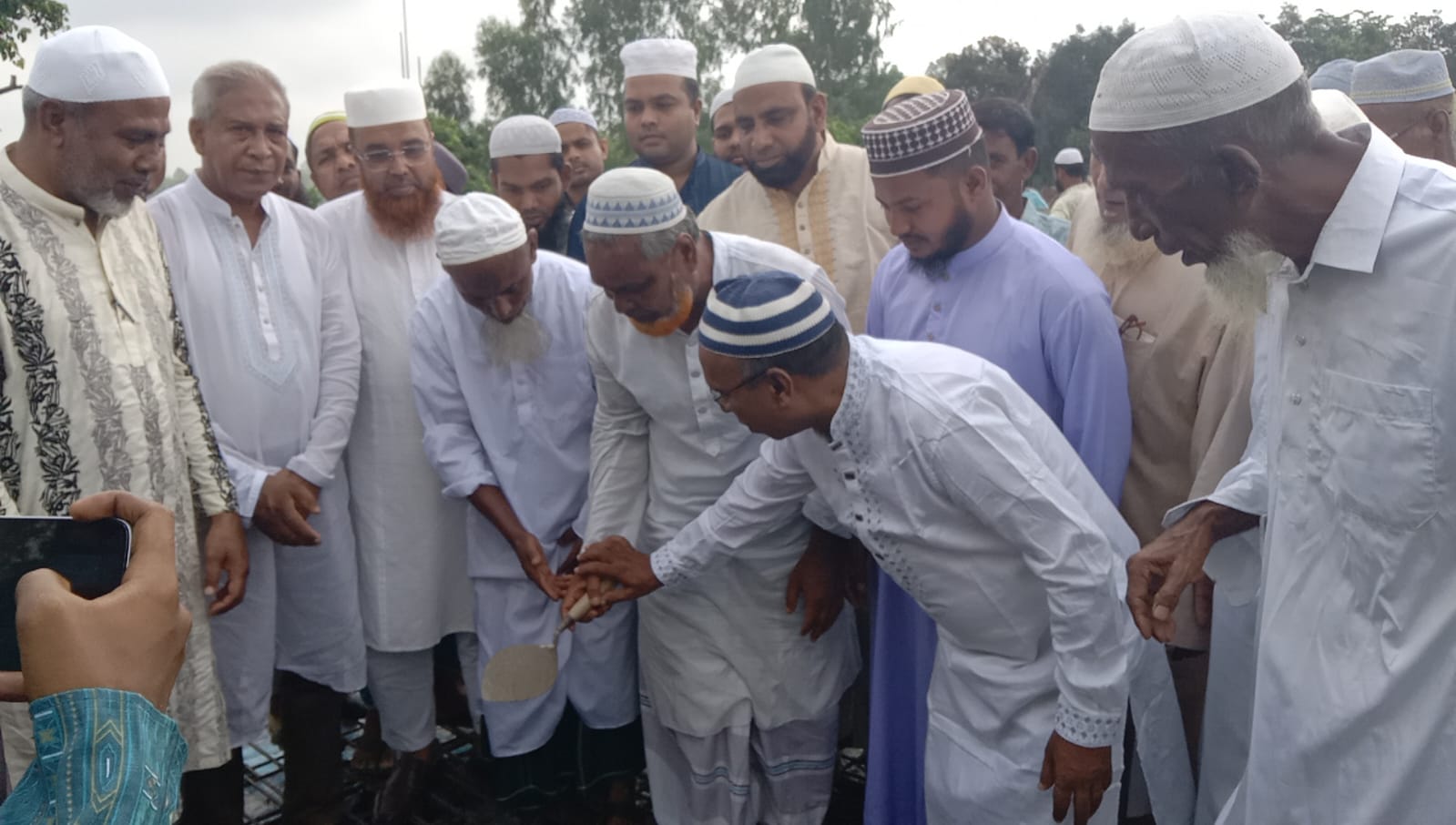 সুভারকুটি কেন্দ্রীয় জামে মসজিদের ছাদ ঢালাই কাজের উদ্বোধন