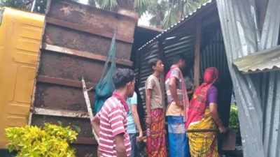 নড়াইলে পাথরবোঝাই ট্রাকের দুর্ঘটনায় স্কুলছাত্রীর মৃত্যু
