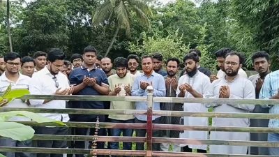 ফেনীতে শহীদ শ্রাবণের কবর জিয়ারত করলেন হাসনাত আব্দুল্লাহ এমপি