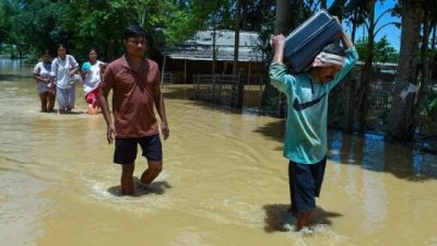 আসামে বন্যায় ২৪ ঘণ্টায় ২১ জনের মৃত্যু