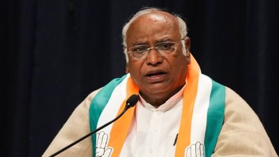 শিক্ষামন্ত্রীর পদত্যাগ ছাড়া সংসদে আলোচনা হবে না: মল্লিকার্জুন খাড়গে