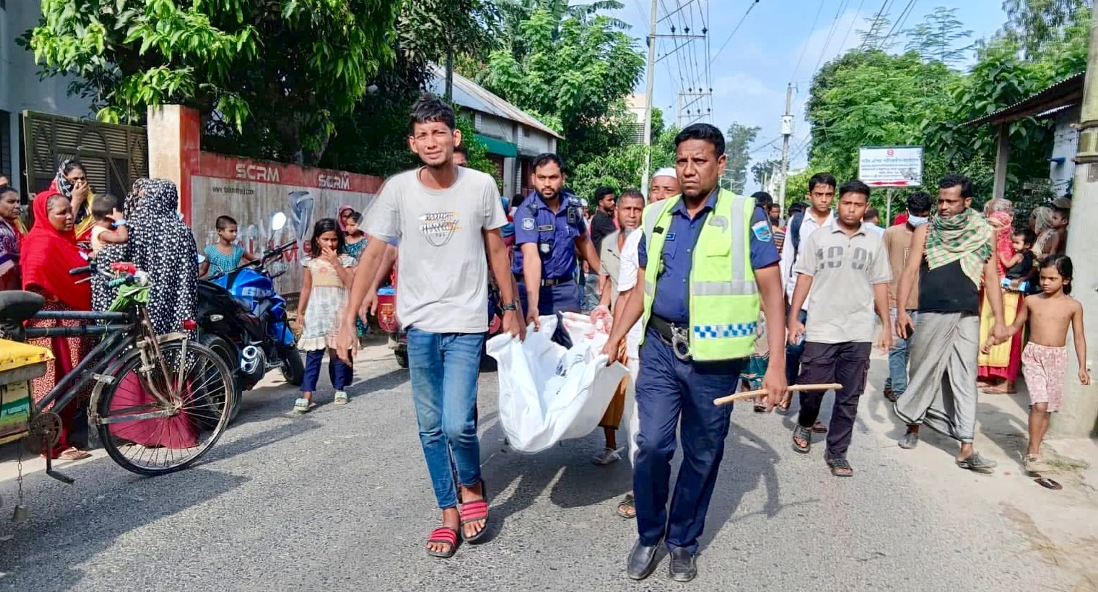 সিরাজগঞ্জে ট্রাকের চাকায় পিষ্ট হয়ে স্কুল শিক্ষকের মৃত্যু