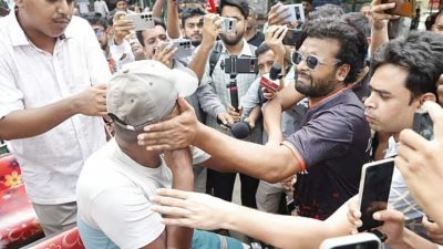 ধানমন্ডি-৩২ এ ‘জয় বাংলা’ স্লোগান-শিঙাড়া বিলির অভিযোগে মারধর, আটক ১