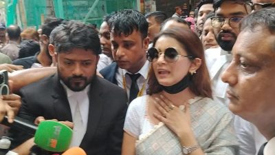 শাড়ির মামলায় জামিন পেলেন তানজিন তিশা, আদালতে সম্মান জানালেন