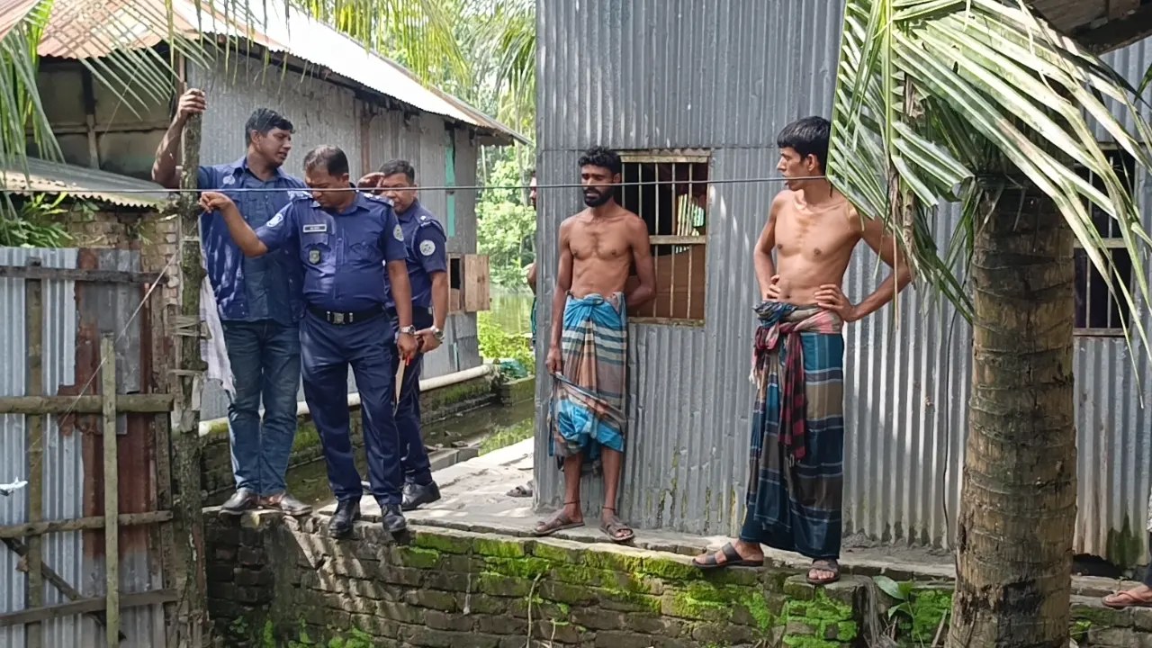 মেহেন্দীগঞ্জে চুরির শিকার ক্যান্সার রোগীর পরিবার, প্রশাসনের কাছে দাবি