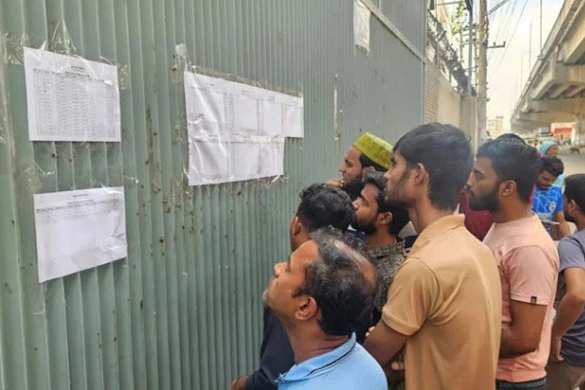 আশুলিয়ায় একটি পোশাক কারখানায় ৫৬৫ শ্রমিক ছাঁটাই