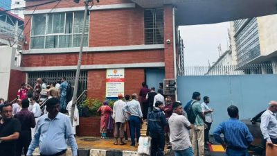 ১১ দলীয় ঐক্যের ঘেরাও কর্মসূচি উপলক্ষে সচিবালয়ের সব গেট বন্ধ