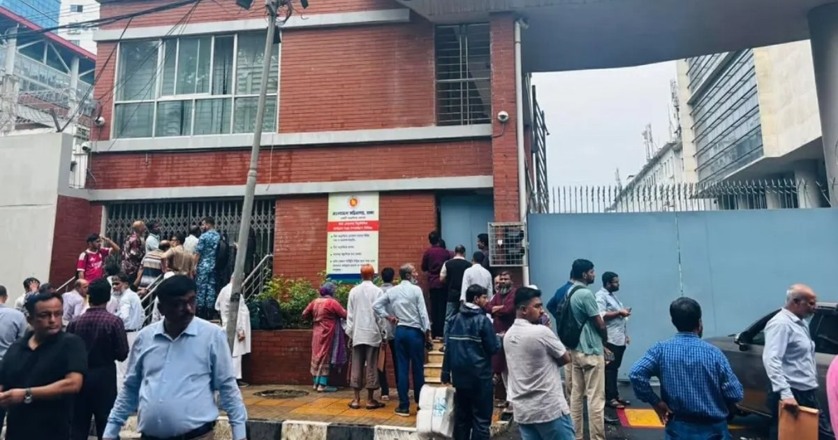১১ দলীয় ঐক্যের ঘেরাও কর্মসূচি উপলক্ষে সচিবালয়ের সব গেট বন্ধ