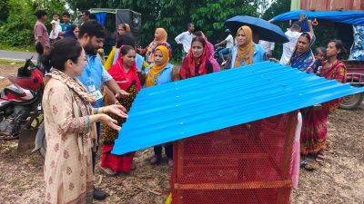 উখিয়ায় নারীদের পোল্ট্রি হাউস বিতরণ, স্বাবলম্বিতার নতুন দিগন্ত