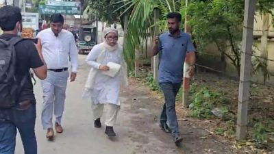 দীপু মনির মায়ের মুক্তির জন্য দৌড়াচ্ছেন মেয়ে, বাবার লাশ ঢাকায়