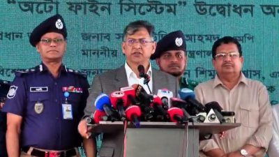 মহাসড়কে চাঁদাবাজি রোধে ‘অটো ফাইন সিস্টেম’ চালু করলেন স্বরাষ্ট্রমন্ত্রী