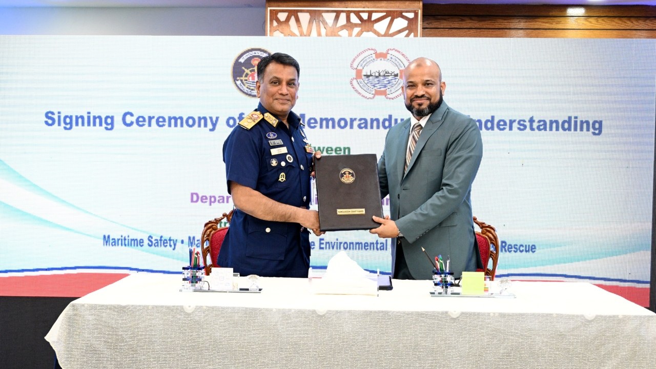 সামুদ্রিক নিরাপত্তায় কোস্ট গার্ড ও নৌপরিবহন অধিদপ্তরের সমঝোতা স্মারক স্বাক্ষর