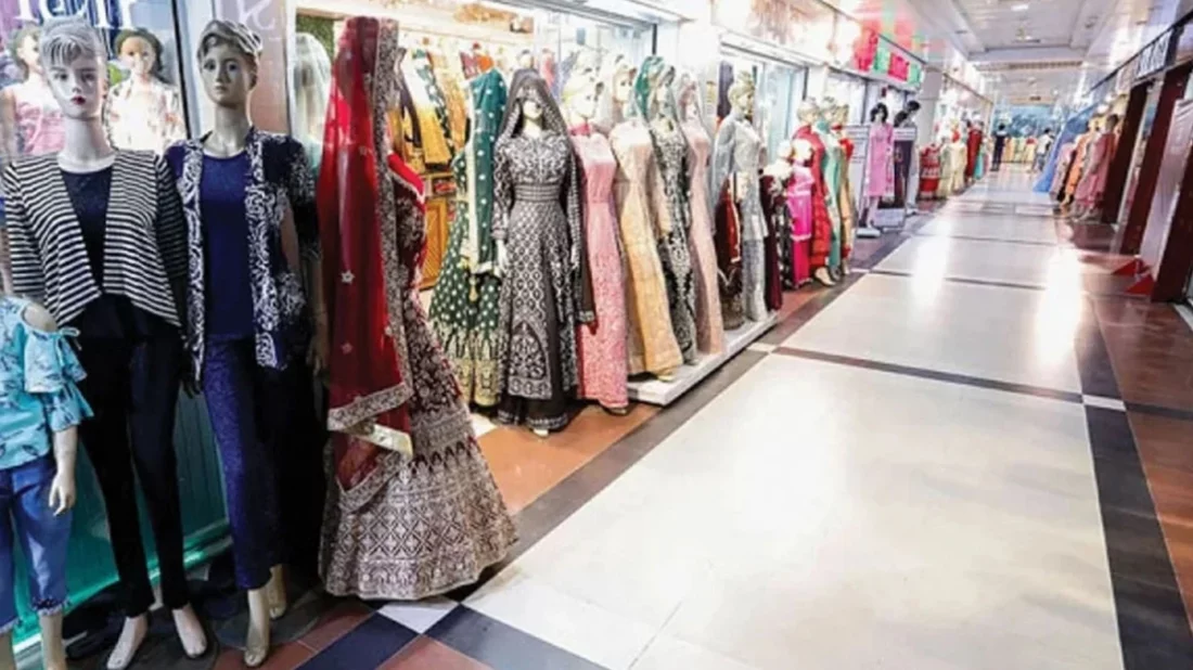 রাত ৮টার মধ্যে বন্ধ মার্কেট-শপিংমল