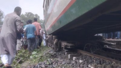 সিরাজগঞ্জে ট্রেন লাইনচ্যুত, ঢাকার সঙ্গে উত্তরাঞ্চলের যোগাযোগ বন্ধ