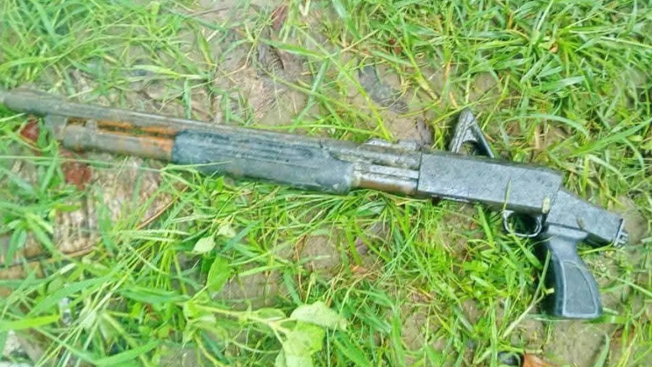 আড়াইহাজারে পুকুর থেকে উদ্ধার হলো লুট হওয়া শটগান