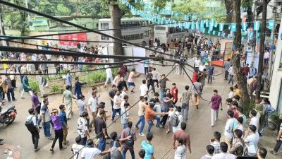 জবি ক্যাম্পাসে সংঘর্ষ, ভিপি ও জিএসকে বের করে দিল ছাত্রদল