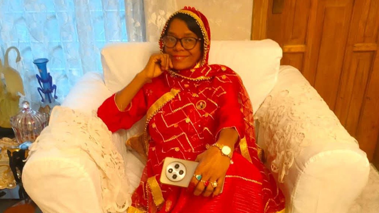 ধামরাইয়ে ফ্যামিলি কার্ডের আশ্বাসে টাকা নেয়ার অভিযোগ মহিলা দলের নেত্রীর বিরুদ্ধে