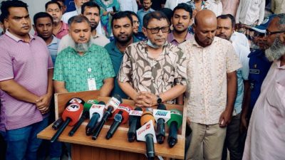হাসপাতাল পরিদর্শনে স্বাস্থ্যমন্ত্রী, ভ্যাকসিন না দেওয়ার অভিযোগে ব্যবস্থা নেওয়ার নির্দেশ