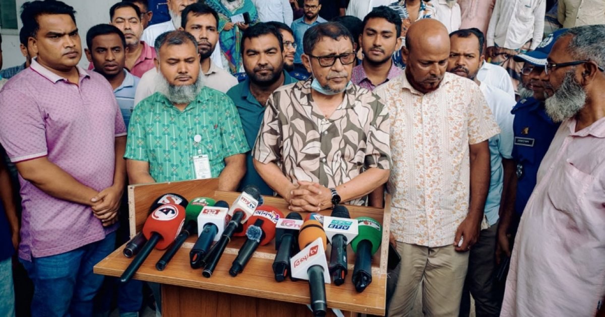হাসপাতাল পরিদর্শনে স্বাস্থ্যমন্ত্রী, ভ্যাকসিন না দেওয়ার অভিযোগে ব্যবস্থা নেওয়ার নির্দেশ