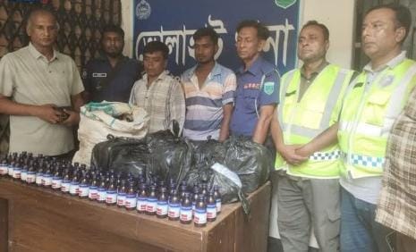 ভোলাহাটে ৪০০ বোতল স্কাফ সিরাপসহ দুই মাদক ব্যবসায়ী গ্রেফতার