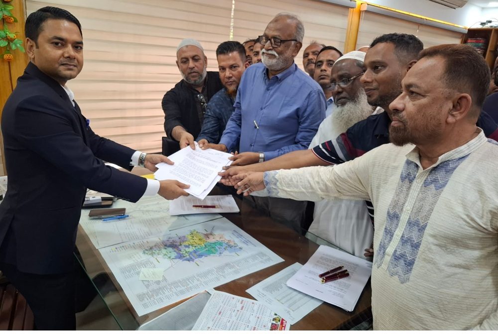 রূপগঞ্জে মাদ্রাসা ও কবরস্থানের জমি উদ্ধারের দাবিতে স্মারকলিপি প্রদান