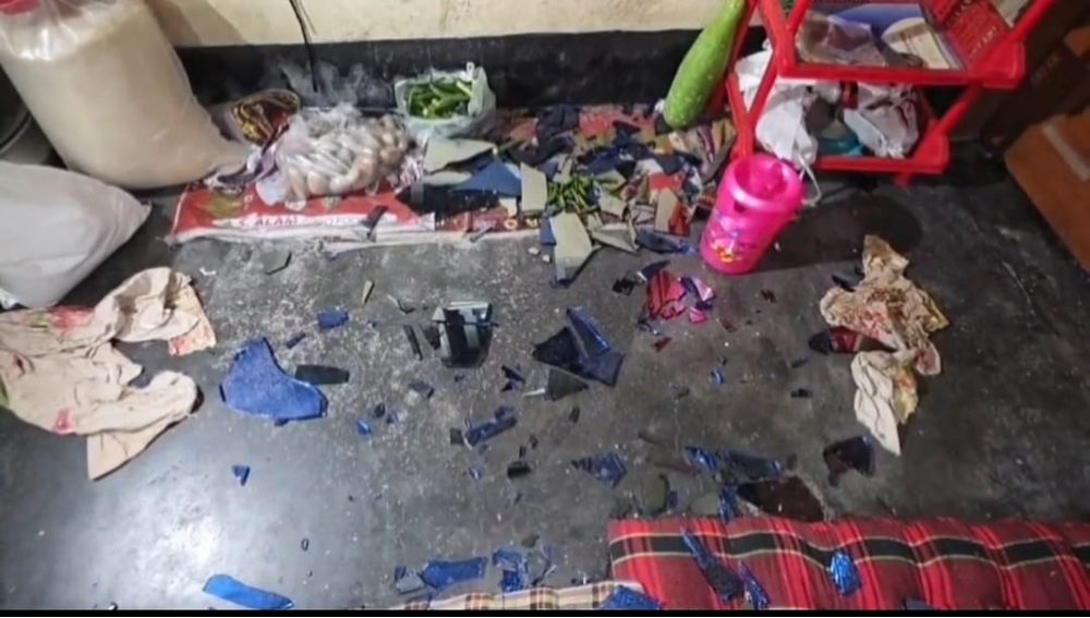 রূপগঞ্জে সাবেক সেনা কর্মকর্তার বাড়িতে হামলা ভাংচুর ২০লক্ষাধিক টাকার মাল লুট
