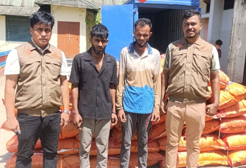 সুনামগঞ্জের বিশ্বম্ভরপুরে ডিবির অভিযানে কাভারভ্যানসহ ২২ লাখ টাকার অবৈধ ভারতীয় জিরা ও ফুচকা উদ্ধার, আটক ২