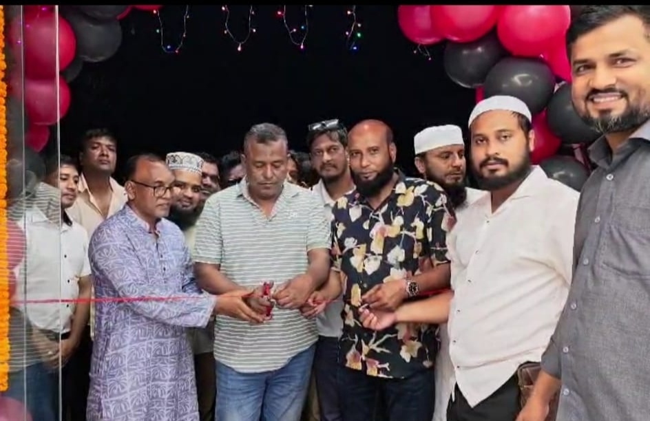 সুনামগঞ্জ হক মার্কেটে ওয়ান টেইলার্স এন্ড ফেব্রিকস এর উদ্বোধন করেন এড. নূরুল ইসলাম নূরুল এমপি