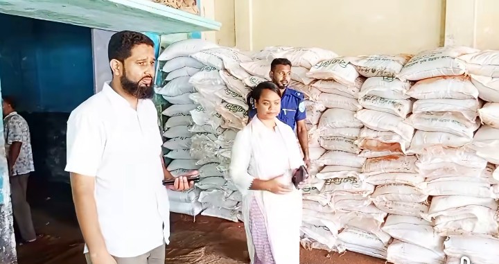 দিনাজপুর বীরগঞ্জে ভ্রাম্যমান আদালতের সফল অভিযান, ২ দফায় ২৩৪০ বস্তা সার জব্দ, ২ জনের কারাদন্ড