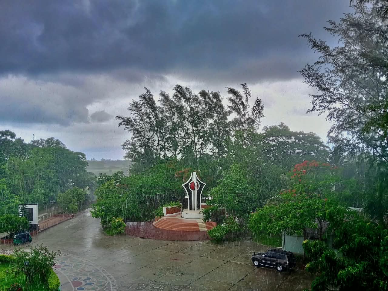 বৃষ্টিস্নাত নোবিপ্রবি ক্যাম্পাস