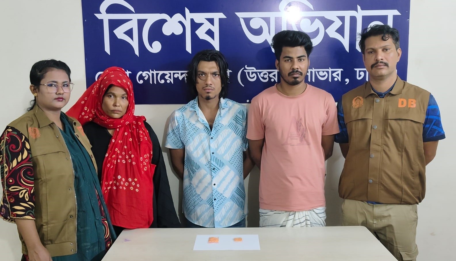 সাভারে ডিবির অভিযানে ১৫০ পিস ইয়াবাসহ তিনজন গ্রেপ্তার