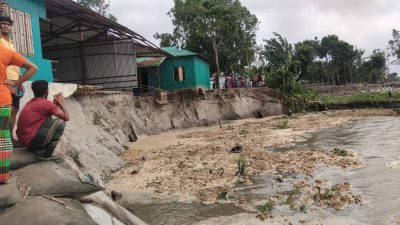 নদীভাঙনের কবলে ভোরের পাখি বিদ্যালয়, আশ্বাসের পরও কার্যকর পদক্ষেপ নেই