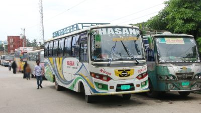 বরিশালে ৬ রুটে আংশিক বাস চলাচল শুরু