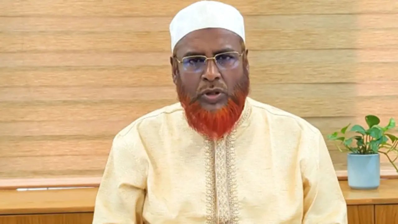 কুষ্টিয়ায় এমপি আমির হামজার গাড়িবহরে হামলার অভিযোগ
