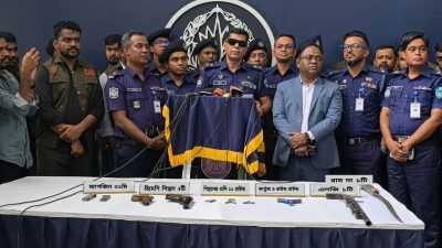 চট্টগ্রামে অস্ত্র-গুলিসহ সন্ত্রাসী রায়হানের ৪ সহযোগী গ্রেপ্তার