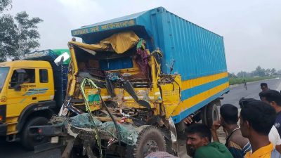 সিরাজগঞ্জে ট্রাক-কাভার্ডভ্যানের সংঘর্ষে চালক নিহত, হেলপার আহত