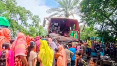 নাটোরে যাত্রীবাহী বাস ও গরুবাহী টেম্পুর সংঘর্ষে তিনজন নিহত