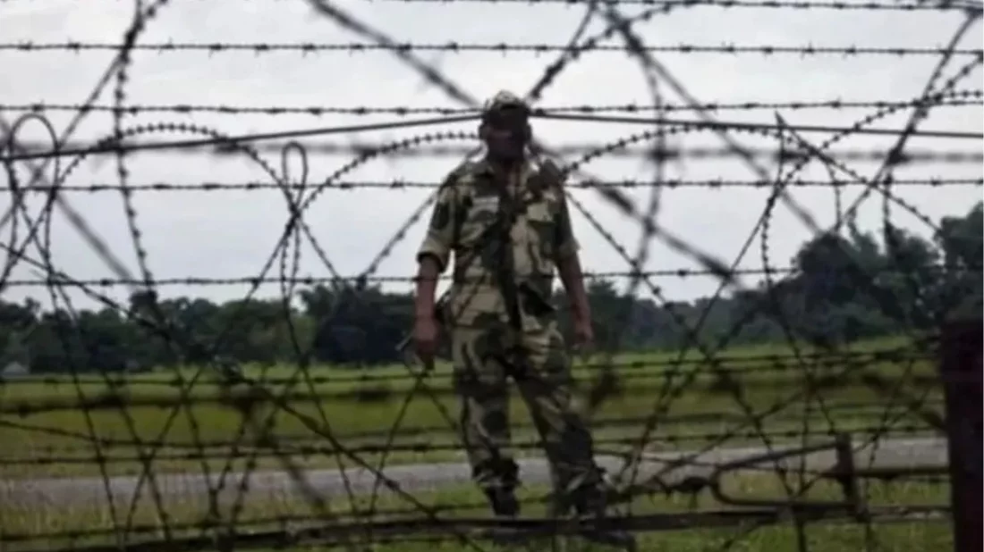 অস্ত্র ফেলে পলায়ন, এবার দুঃখপ্রকাশ বিএসএফের