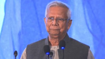 ড. ইউনূসের দেশত্যাগে নিষেধাজ্ঞা চেয়ে আইনি নোটিশ পাঠানো হয়েছে