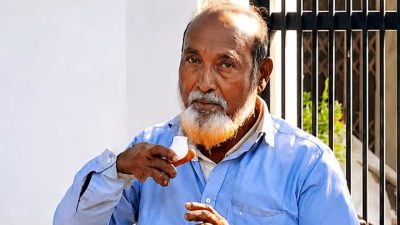 থানার ফটকে বাবার মৃত্যু, বড় ছেলের বিরুদ্ধে নির্যাতনের অভিযোগ