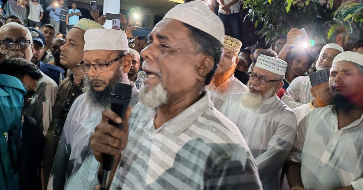 কোটালীপাড়ায় বাবার জানাজায় অংশ নিলেন প্যারোলে মুক্তি পাওয়া আওয়ামী লীগ নেতা কামাল হোসেন শেখ