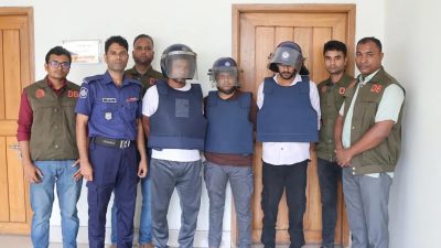 চট্টগ্রামে রায়হান চক্রের দুই সহযোগী গ্রেপ্তার, বিদেশি অস্ত্র উদ্ধার