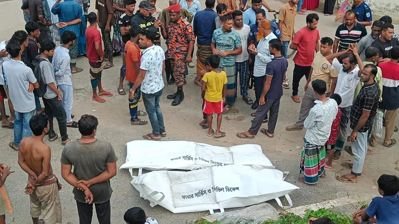 গোপালগঞ্জে ট্রেনে কাটা পড়ে দুই যুবকের মৃত্যু